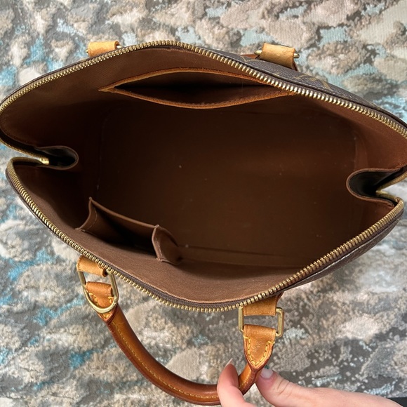 Louis Vuitton authentic bag - Picture 2 of 2